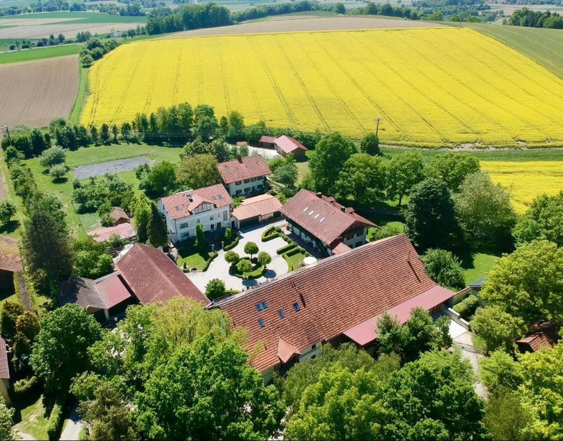 Gut Schwarz-N Hof Ferienwohnungen Bad Griesbach  Exteriör bild